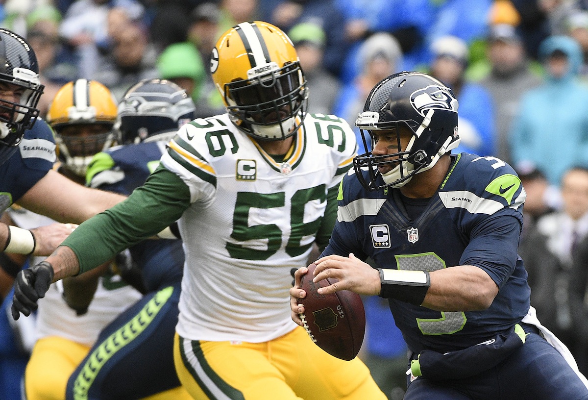 Packers linebacker Julius Peppers puts a pass rush on Seahawks quarterback Russell Wilson—USA TODAY Sports.